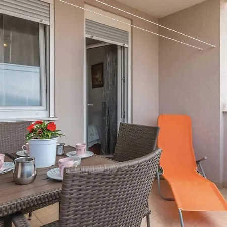 1 Bedroom In Ližnjan