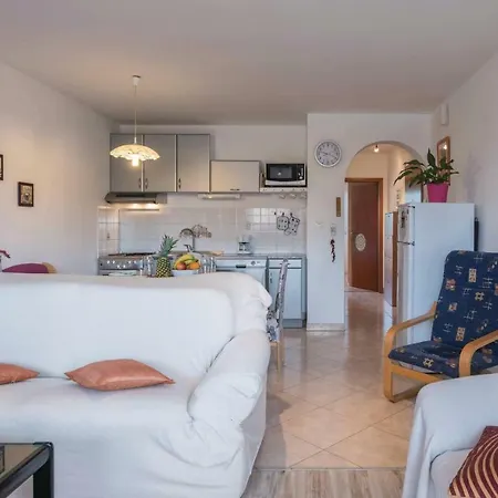 1 Bedroom In Apartament