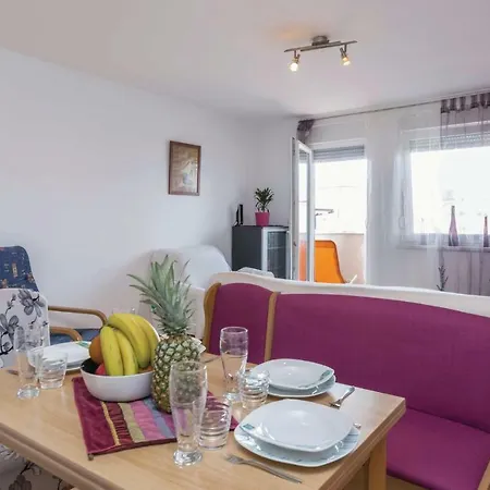 1 Bedroom In Ližnjan